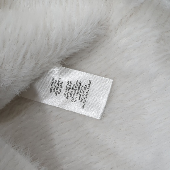 Elegant White Fuzzy Women's Turtleneck Sweater Truth By Republic Size Small - Picture 3 of 3